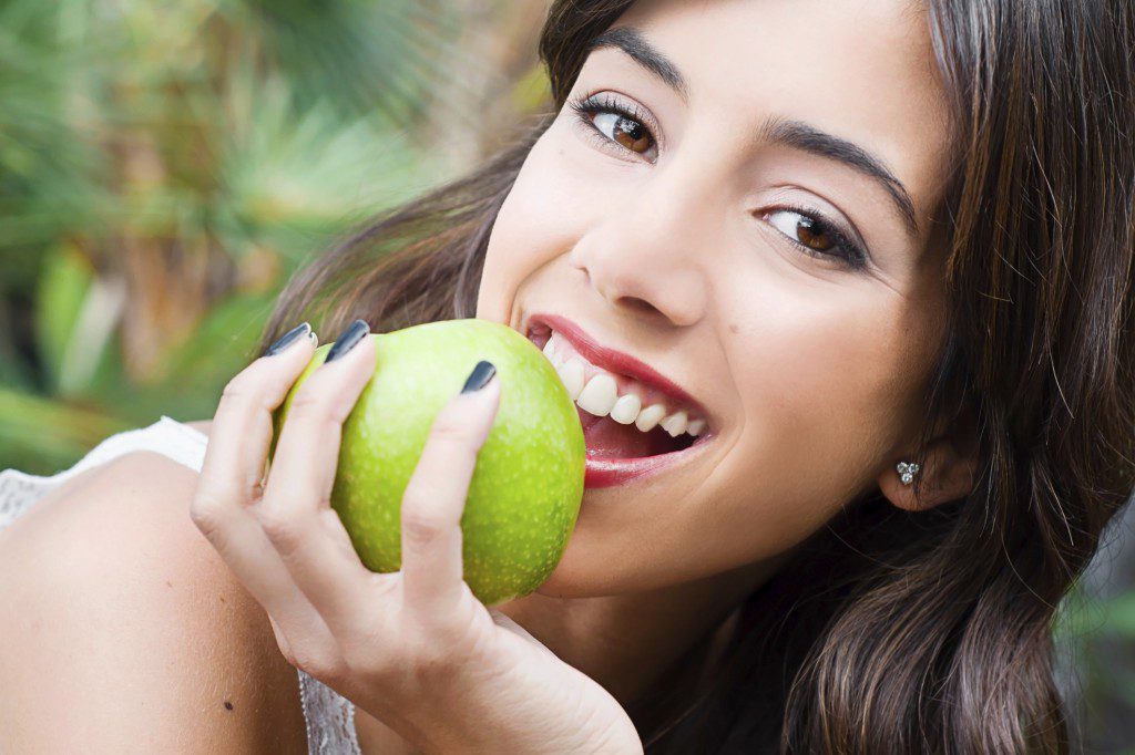 an apple a day keeps the dentist away